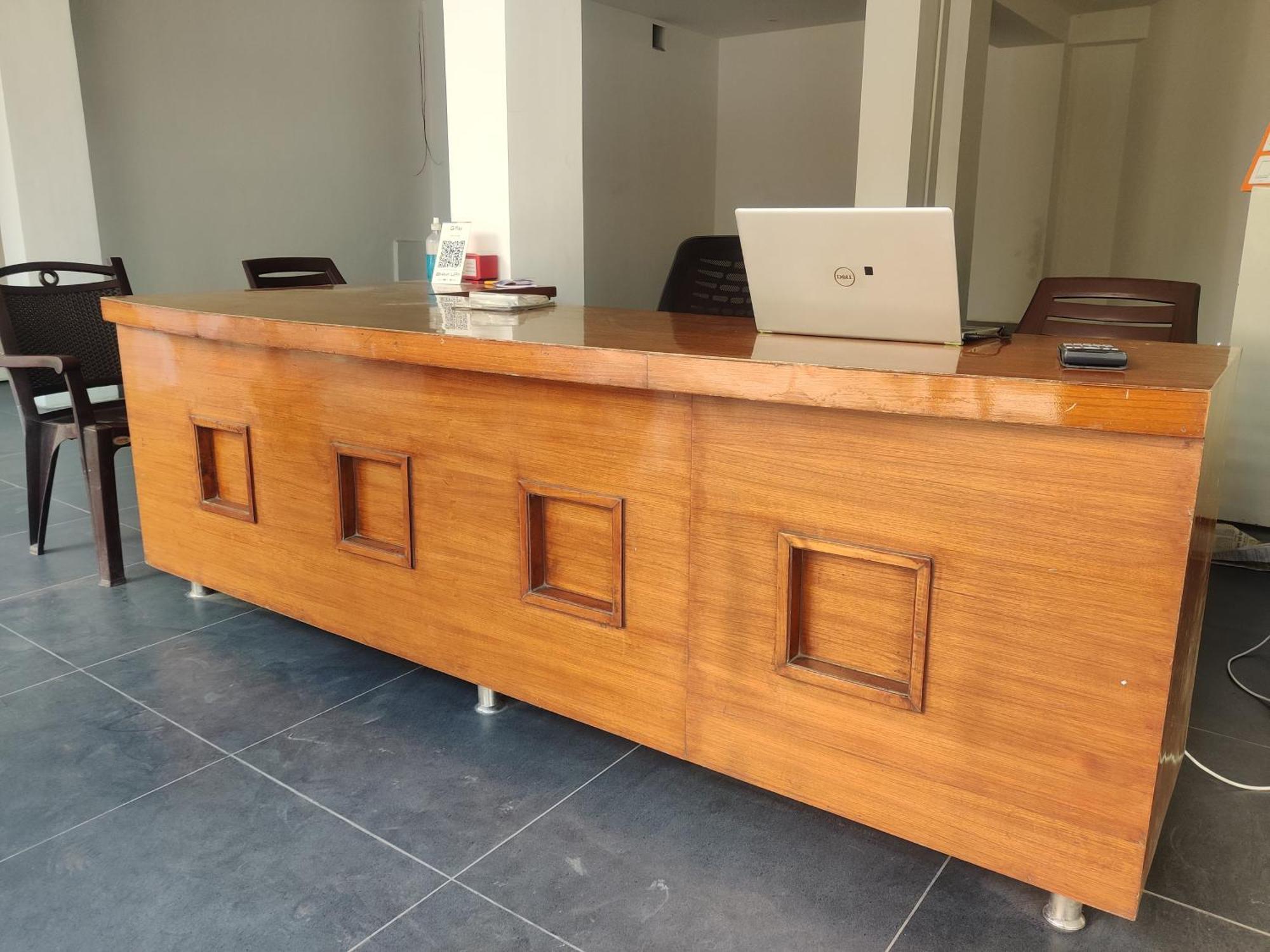 Hotel Hv Nāhan Екстериор снимка