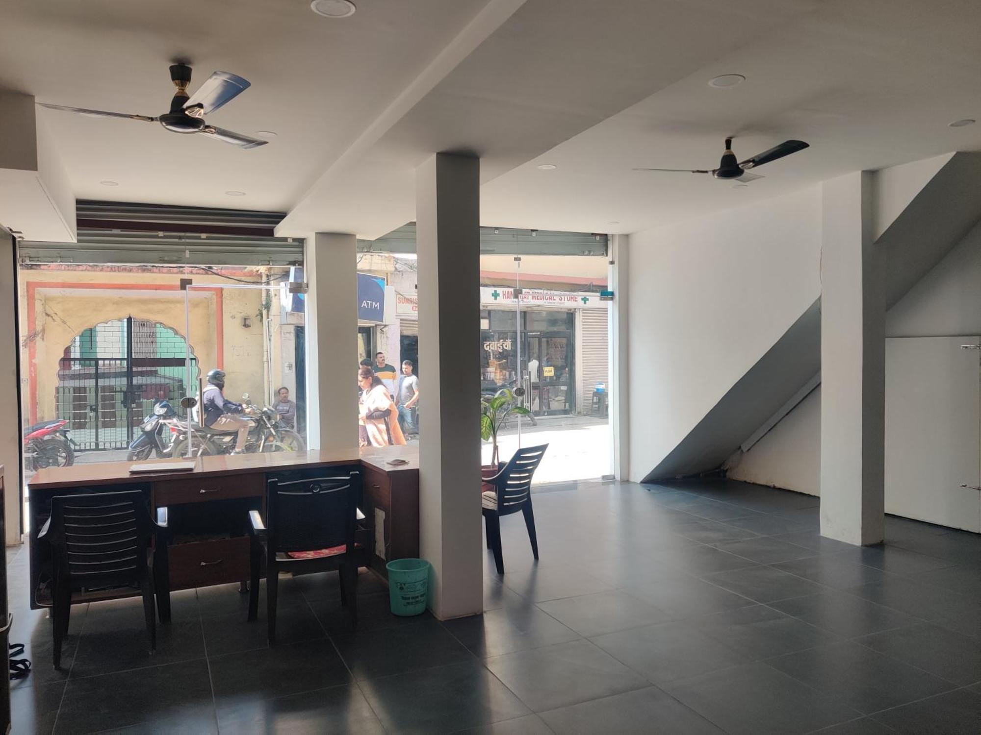 Hotel Hv Nāhan Екстериор снимка