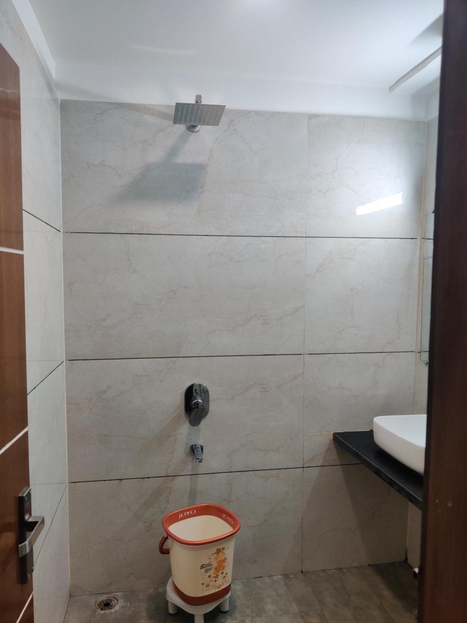 Hotel Hv Nāhan Стая снимка